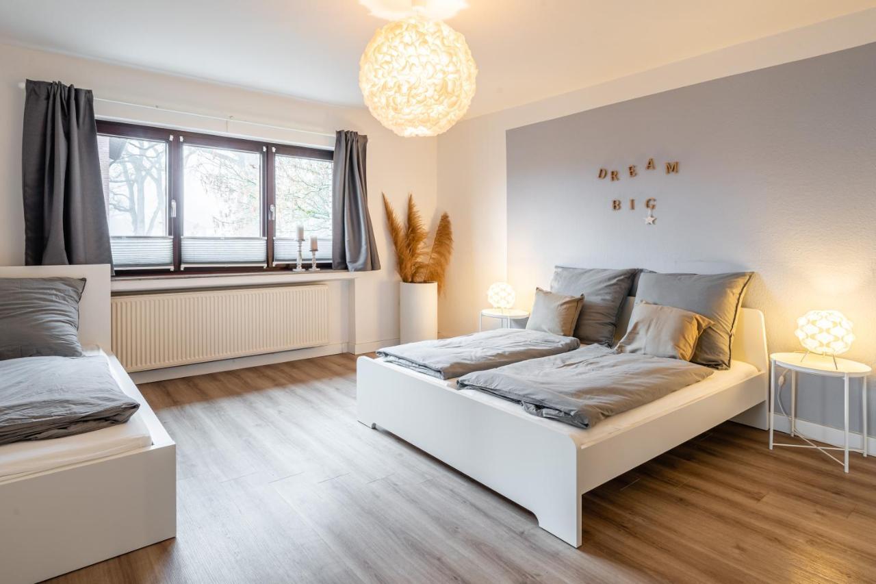 Vivid - Stylisches Apartment Mit Balkon - Parken - Nahe Weser-Ems-Hallen Und Ewe-Arena Olsztyn Bagian luar foto